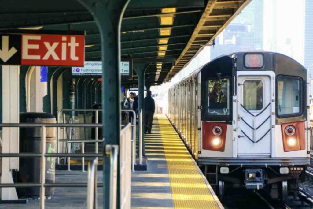 Ogni anno, milioni di viaggiatori si avventurano attraverso le stazioni ferroviarie europee, un elemento cruciale per la mobilità e il turismo nel continente.